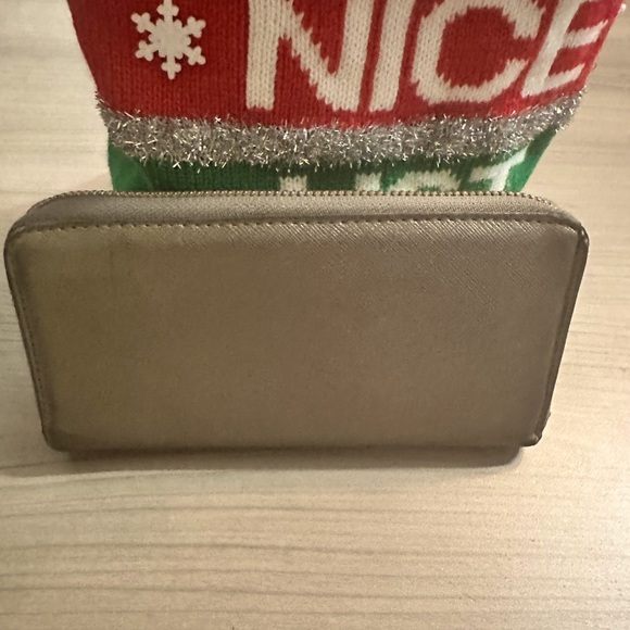 Prada Safianno wallet with 3 compartments. GUC - Picture 3 of 11